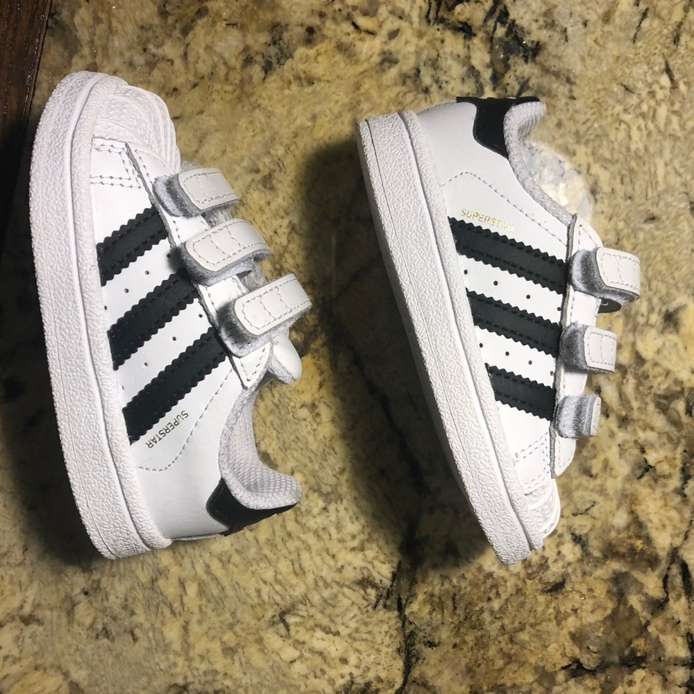 Adidas kids’ superstar cloudform shoe, 5 Big Kid